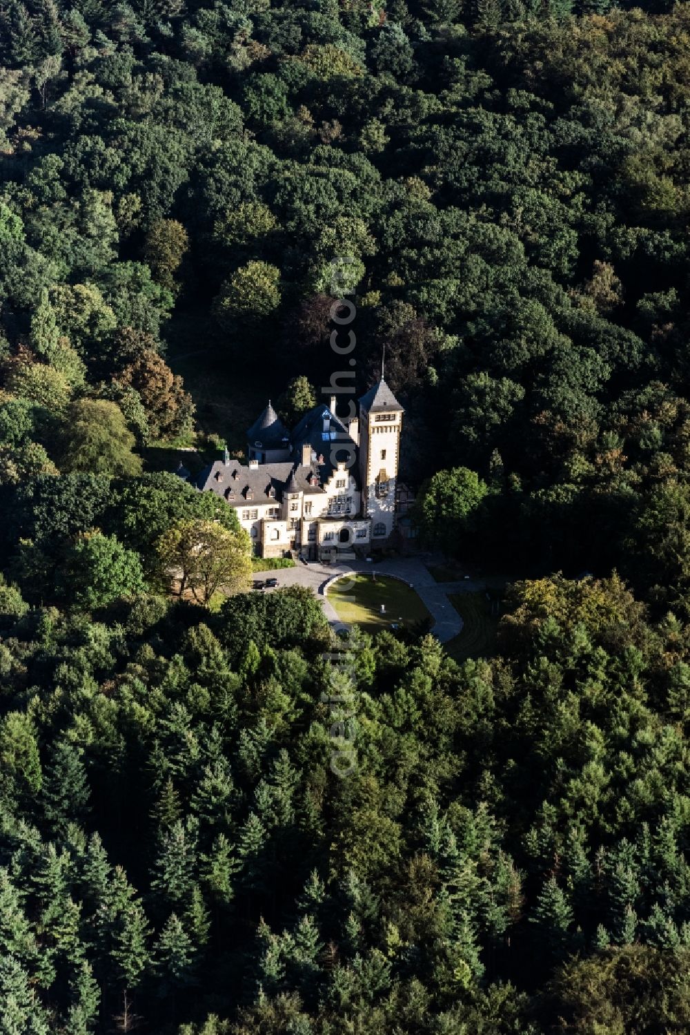 Duisburg from above - Country estate house Hartenfels in the middle of the forest in Duisburg in the state North Rhine-Westphalia