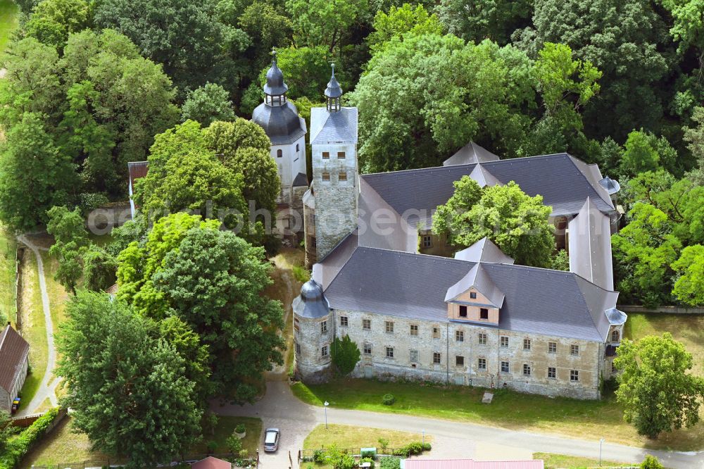 Gutenborn from the bird's eye view: Castle of Heuckenwalde in the district Hermsdorf in Gutenborn in the state Saxony-Anhalt, Germany