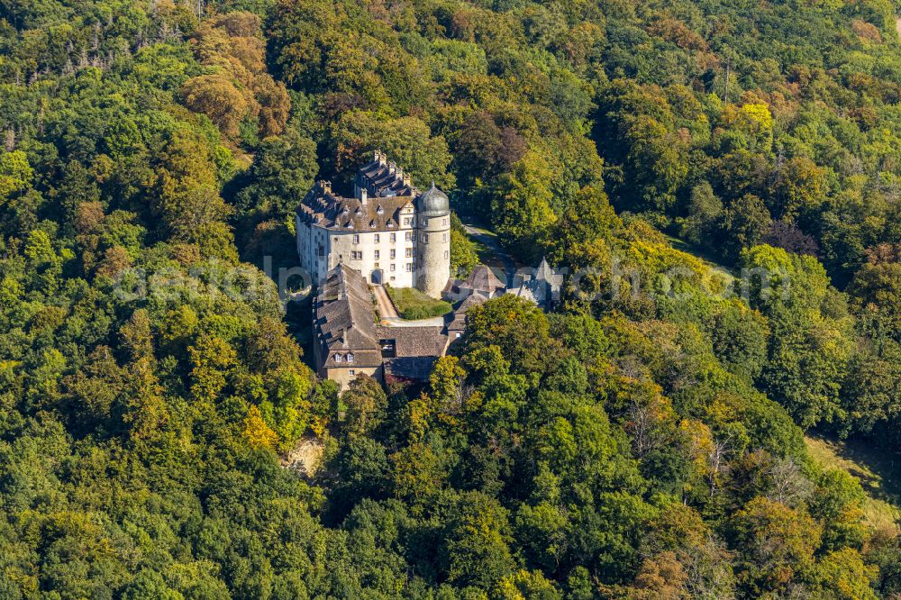 Aerial image Hinnenburg - Castle of Schloss Hinnenburg in Hinnenburg in the state North Rhine-Westphalia, Germany