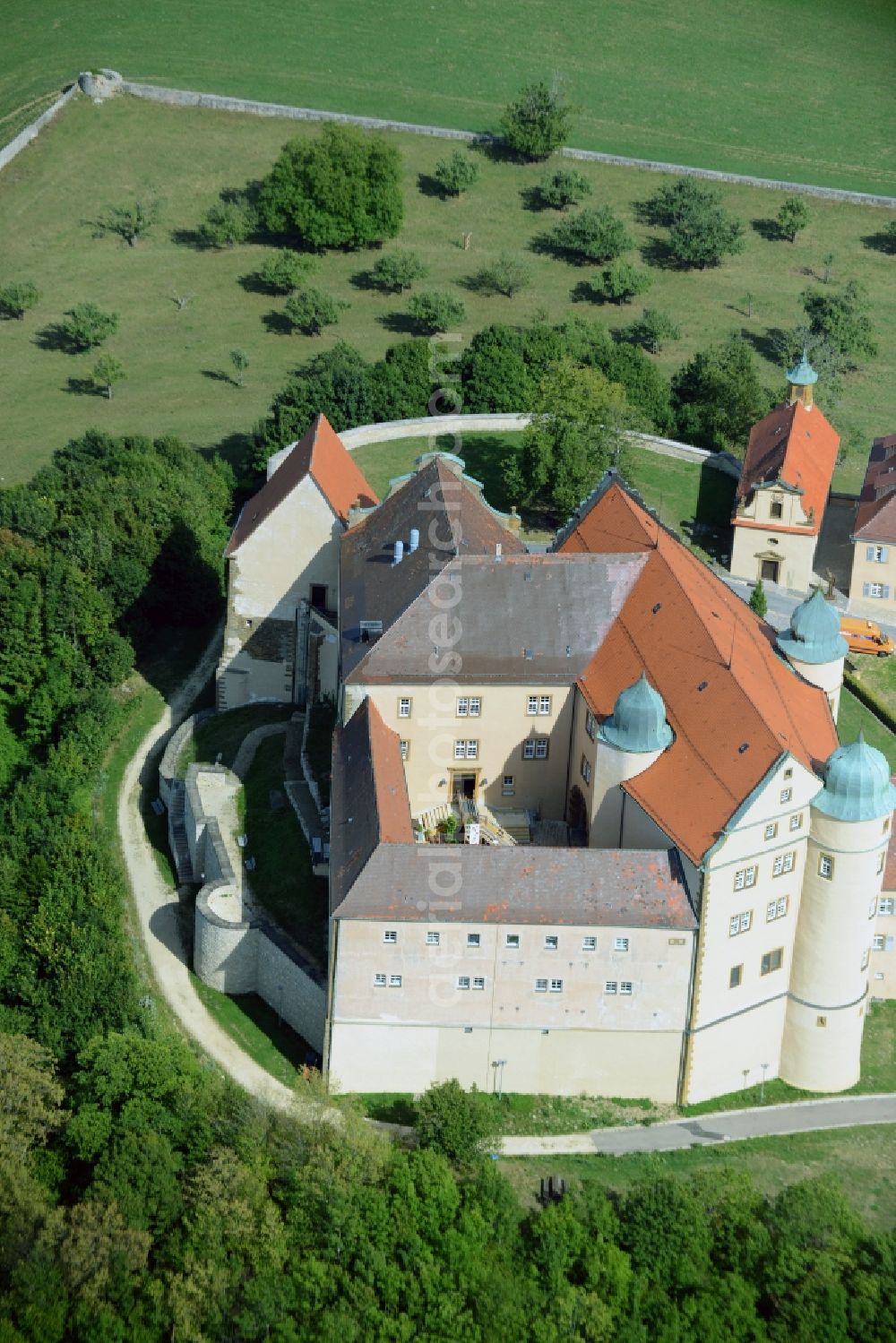 Aerial photograph Lauchheim - Castle of Schloss Kapfenburg in Lauchheim in the state Baden-Wuerttemberg