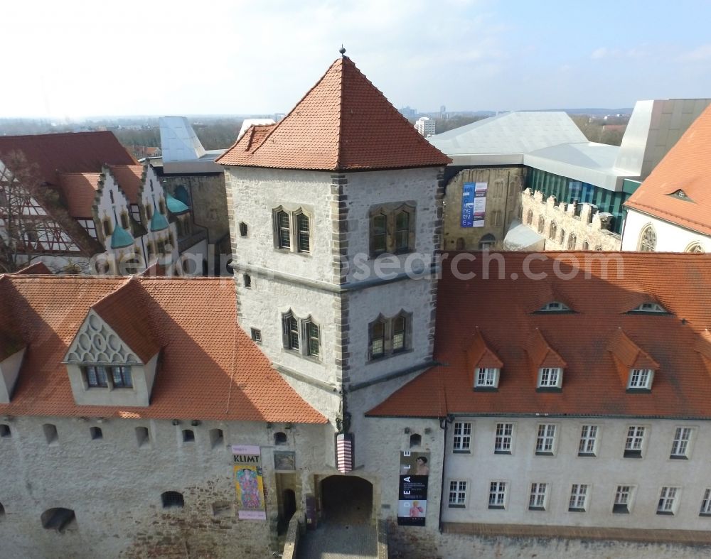 Aerial photograph Halle (Saale) - Castle of Schloss Kunstmuseum Moritzburg on Friedemann-Bach-Platz in the district Mitte in Halle (Saale) in the state Saxony-Anhalt