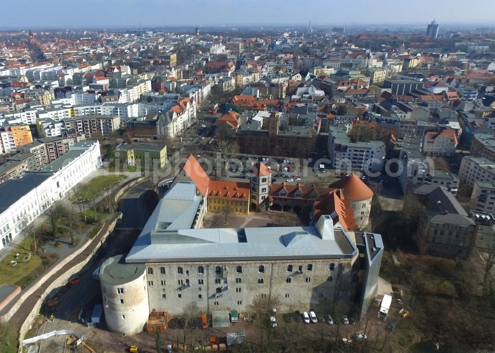 Halle (Saale) from the bird's eye view: Castle of Schloss Kunstmuseum Moritzburg on Friedemann-Bach-Platz in the district Mitte in Halle (Saale) in the state Saxony-Anhalt