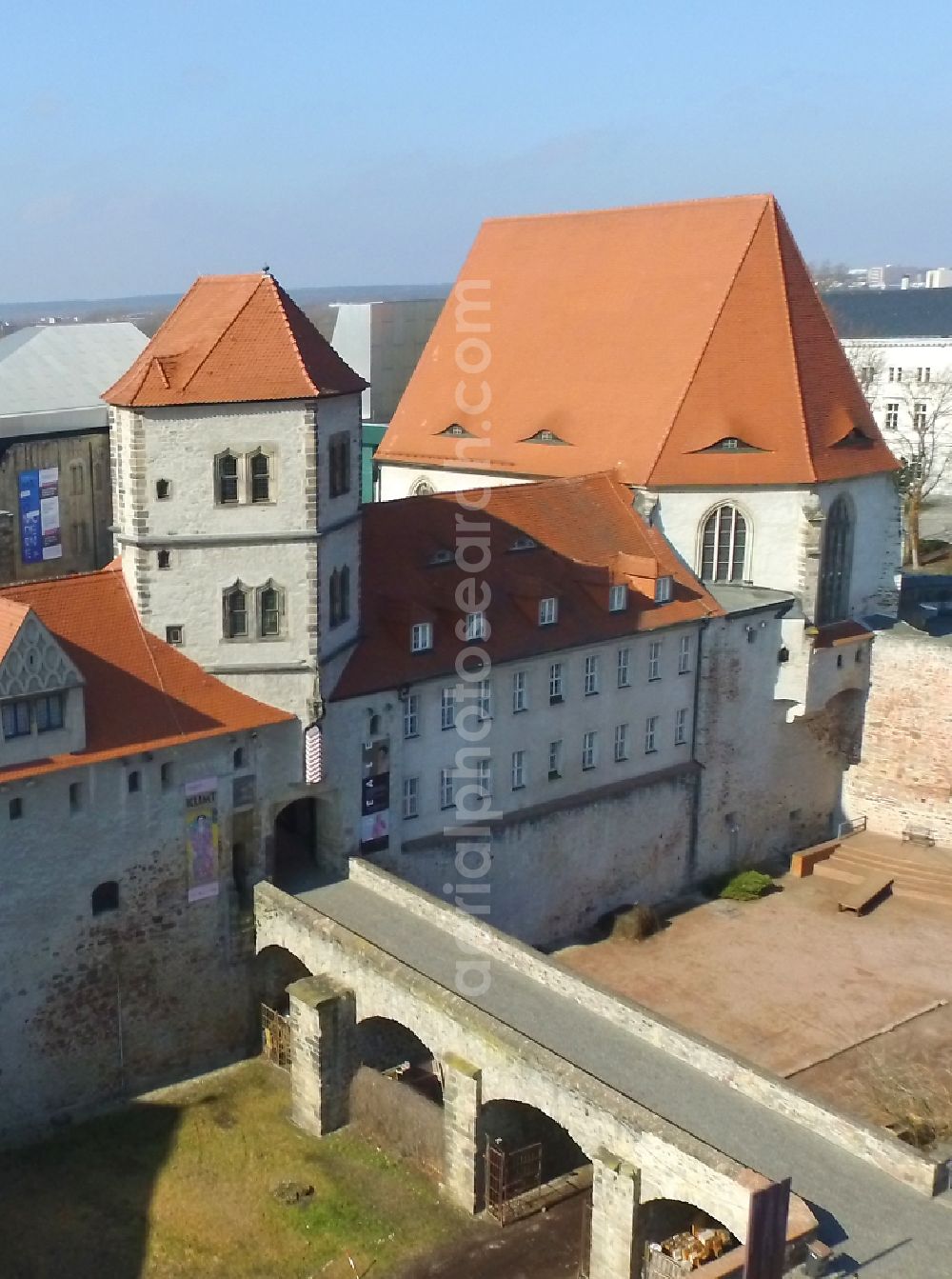 Aerial image Halle (Saale) - Castle of Schloss Kunstmuseum Moritzburg on Friedemann-Bach-Platz in the district Mitte in Halle (Saale) in the state Saxony-Anhalt