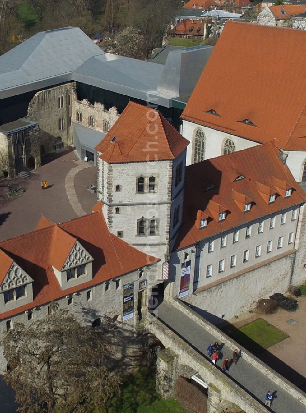 Aerial photograph Halle (Saale) - Castle of Schloss Kunstmuseum Moritzburg on Friedemann-Bach-Platz in the district Mitte in Halle (Saale) in the state Saxony-Anhalt