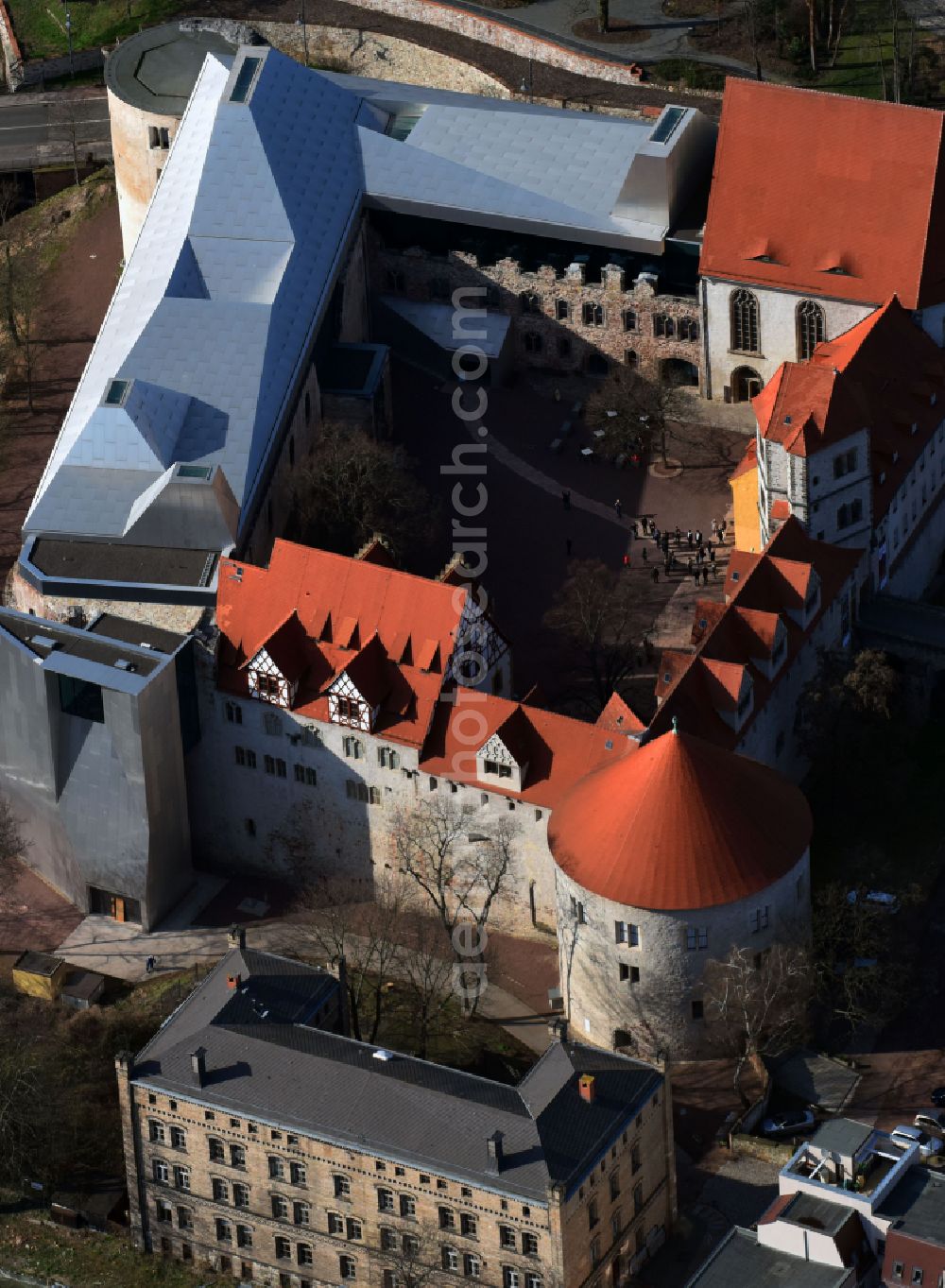 Aerial image Halle (Saale) - Castle of Schloss Kunstmuseum Moritzburg on Friedemann-Bach-Platz in the district Mitte in Halle (Saale) in the state Saxony-Anhalt, Germany