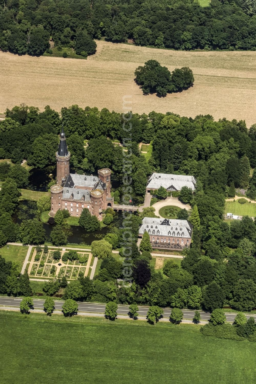 Aerial photograph Bedburg-Hau - Castle of Schloss Moyland in Bedburg-Hau in the state North Rhine-Westphalia, Germany