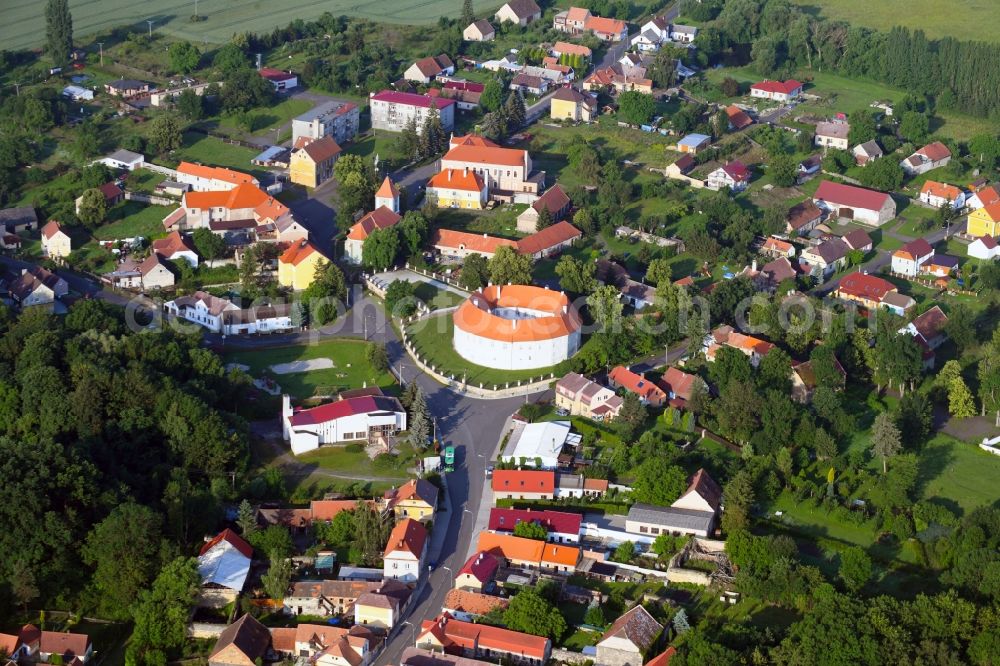 Aerial image Nepomysl - Pomeisl - Castle of Schloss in Nepomysl - Pomeisl in Ustecky kraj - Aussiger Region, Czech Republic