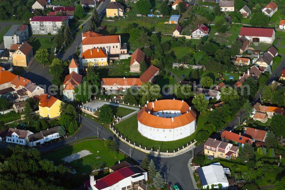 Nepomysl - Pomeisl from the bird's eye view: Castle of Schloss in Nepomysl - Pomeisl in Ustecky kraj - Aussiger Region, Czech Republic