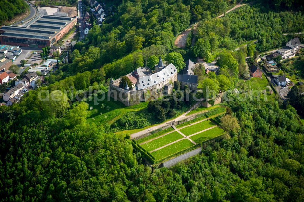 Aerial photograph Hagen - Castle of on street Alter Schlossweg in the district Hohenlimburg in Hagen in the state North Rhine-Westphalia, Germany
