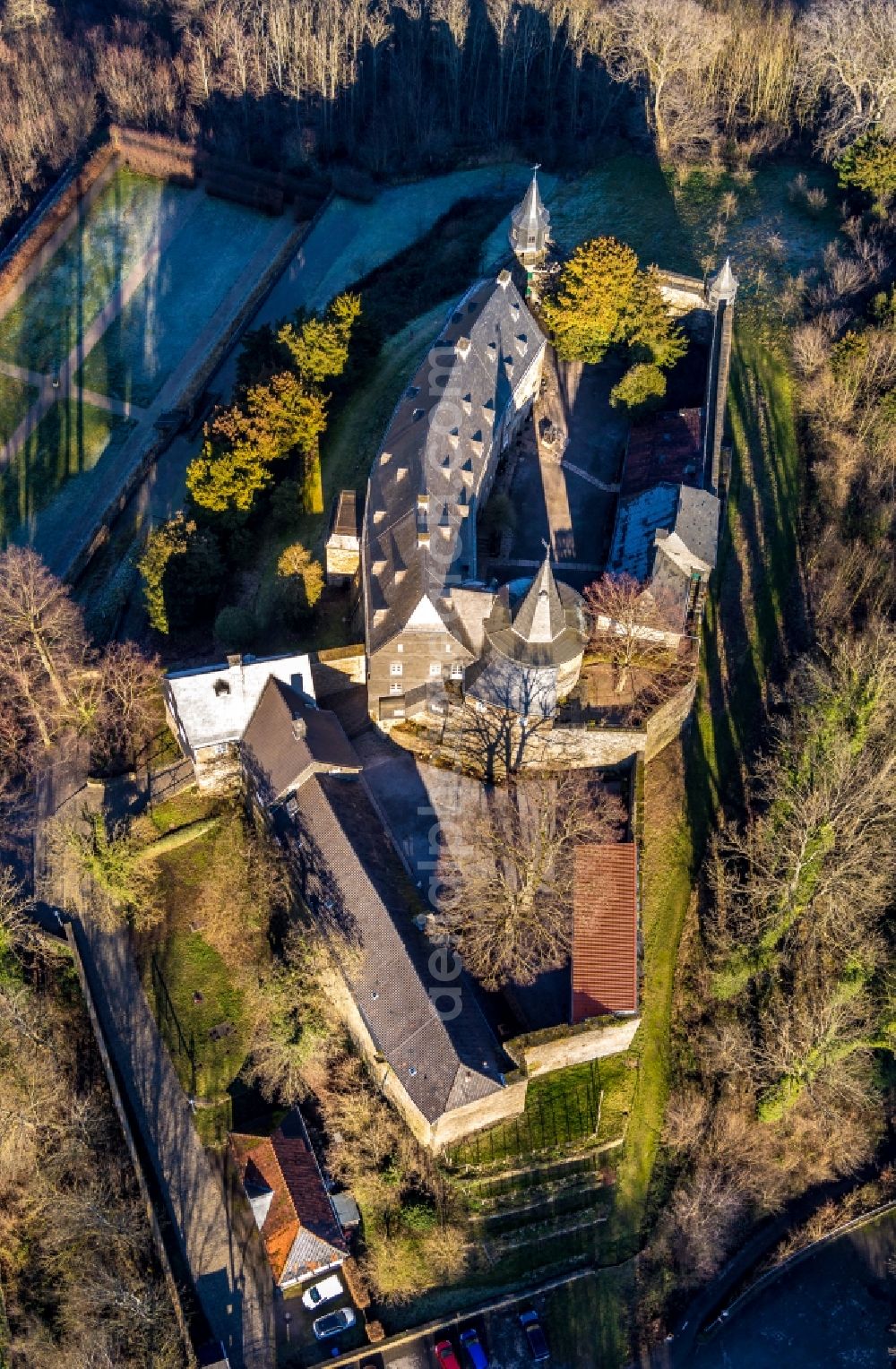 Hagen from the bird's eye view: Castle of in the district Hohenlimburg in Hagen in the state North Rhine-Westphalia, Germany