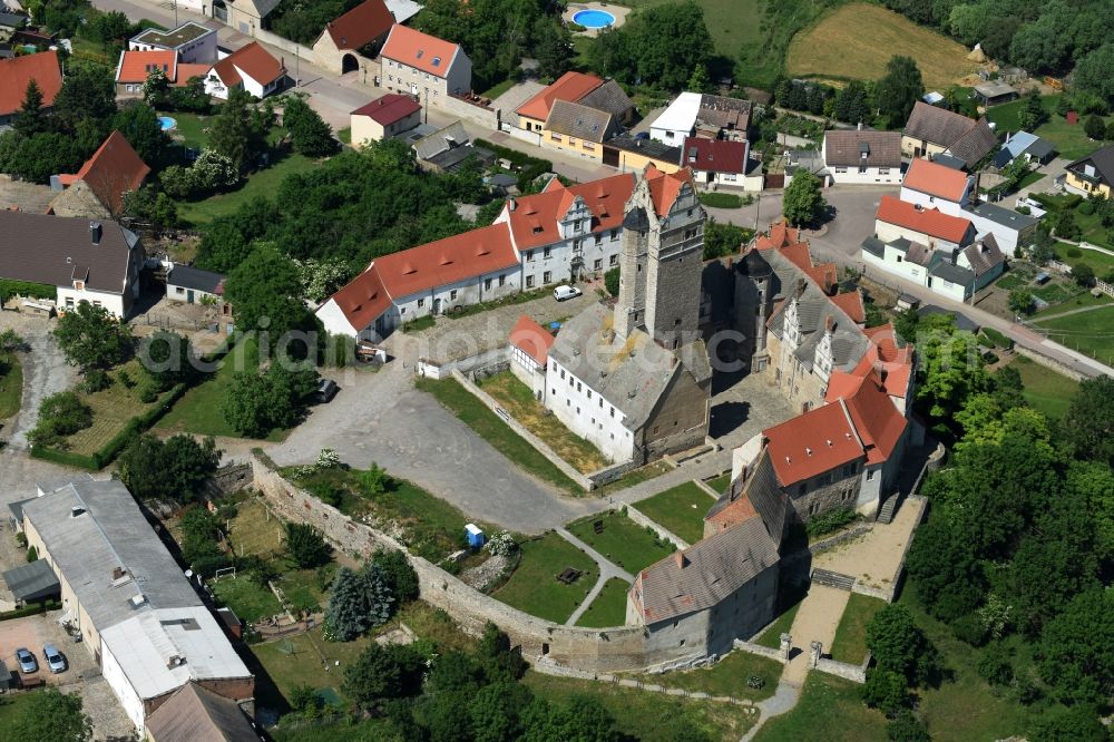 Aerial photograph Plötzkau - Castle of Schloss Ploetzkau in Ploetzkau in the state Saxony-Anhalt