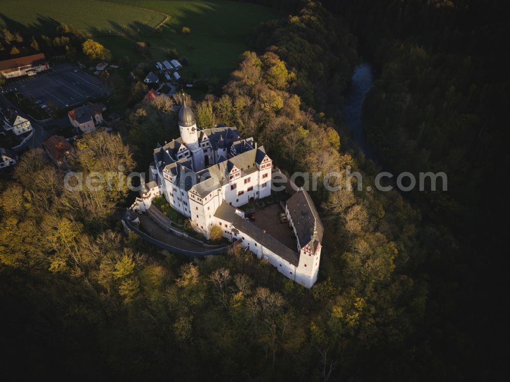 Aerial photograph Lunzenau - Castle complex on the plateau Schloss Rochsburg on street Schlossstrasse in Lunzenau in the state Saxony, Germany