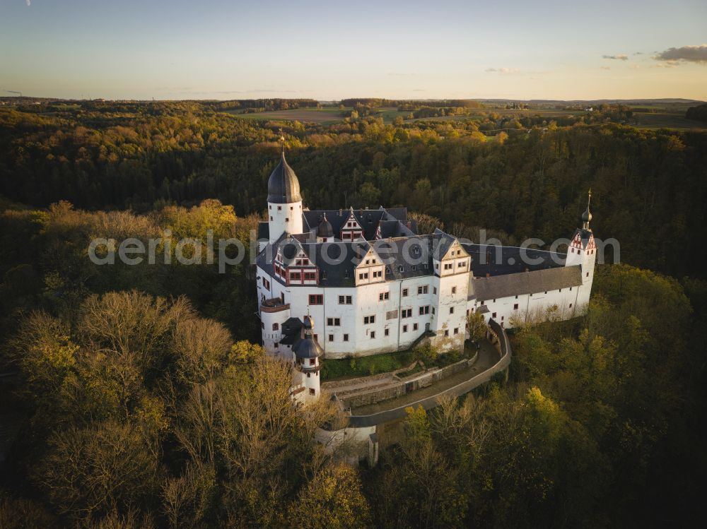 Lunzenau from the bird's eye view: Castle complex on the plateau Schloss Rochsburg on street Schlossstrasse in Lunzenau in the state Saxony, Germany