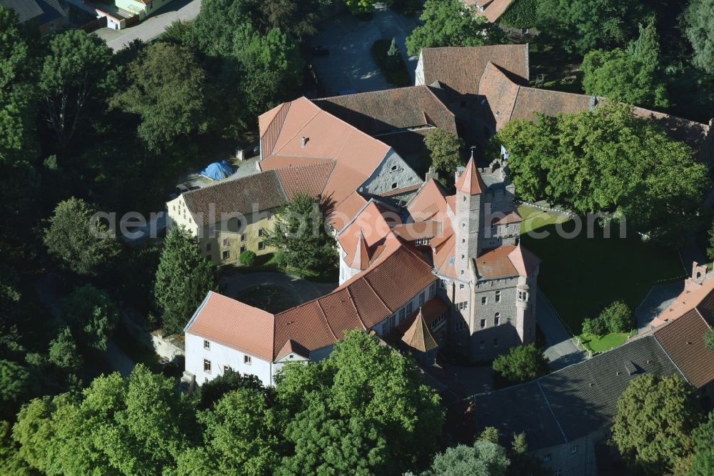 Altenhausen from the bird's eye view: Castle of Schloss Schloss Altenhausen an der Schlossstrasse in Altenhausen in the state Saxony-Anhalt