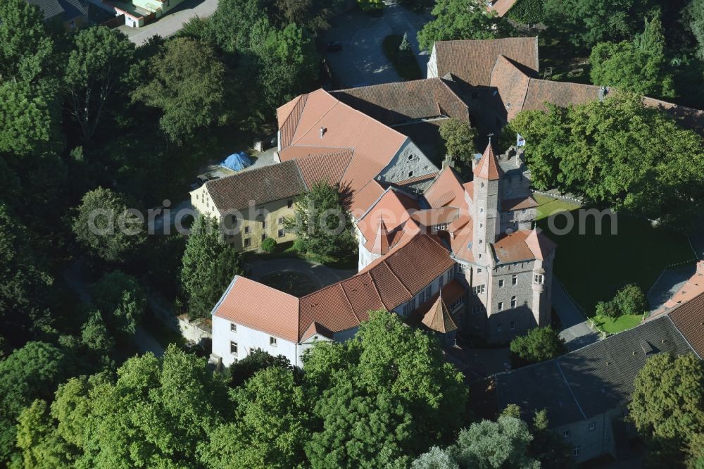 Aerial photograph Altenhausen - Castle of Schloss Schloss Altenhausen an der Schlossstrasse in Altenhausen in the state Saxony-Anhalt