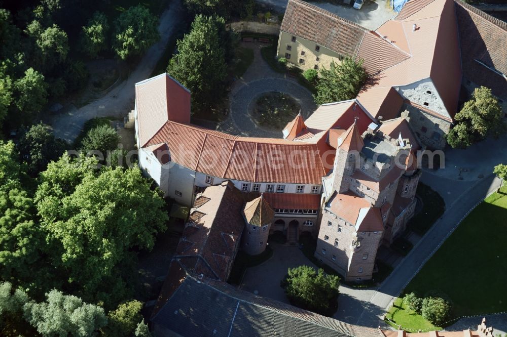 Altenhausen from the bird's eye view: Castle of Schloss Schloss Altenhausen an der Schlossstrasse in Altenhausen in the state Saxony-Anhalt