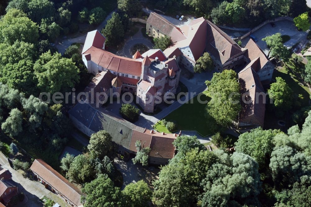 Aerial photograph Altenhausen - Castle of Schloss Schloss Altenhausen an der Schlossstrasse in Altenhausen in the state Saxony-Anhalt