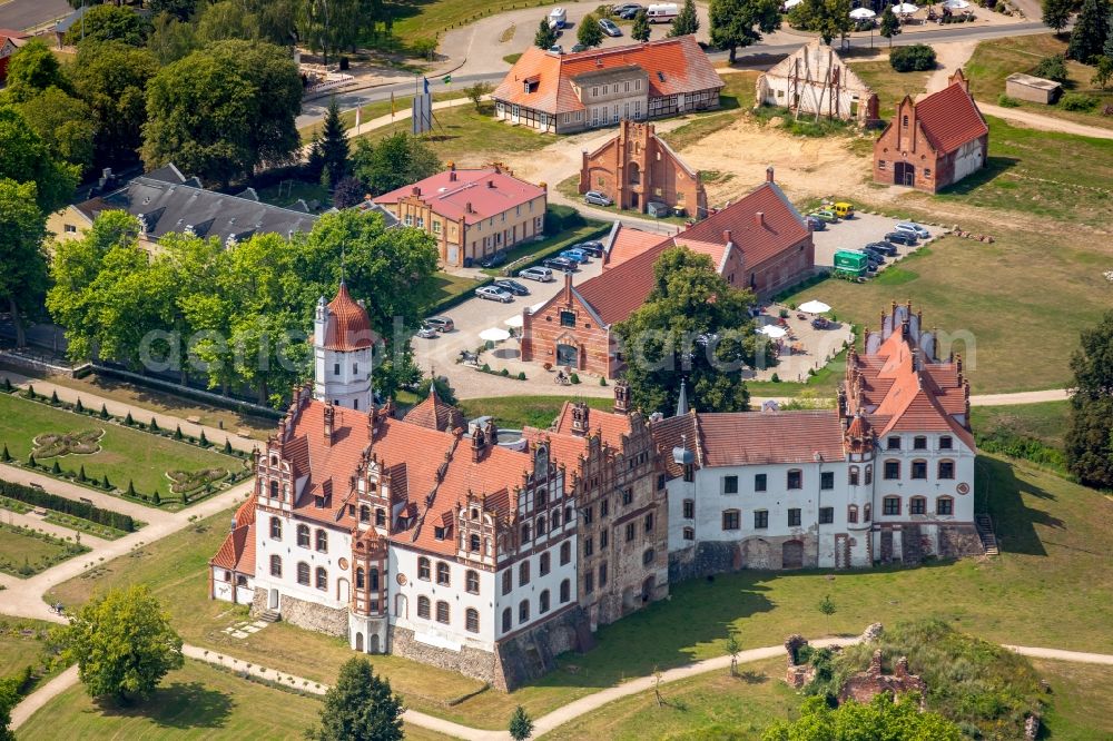 Aerial photograph Basedow - Castle Basedow in Basedow in the state Mecklenburg - Western Pomerania