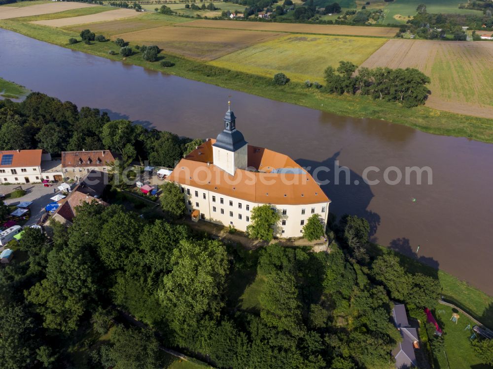 Aerial photograph Neuhirschstein - Castle of Schloss Hirschstein in Neuhirschstein in the state Saxony, Germany