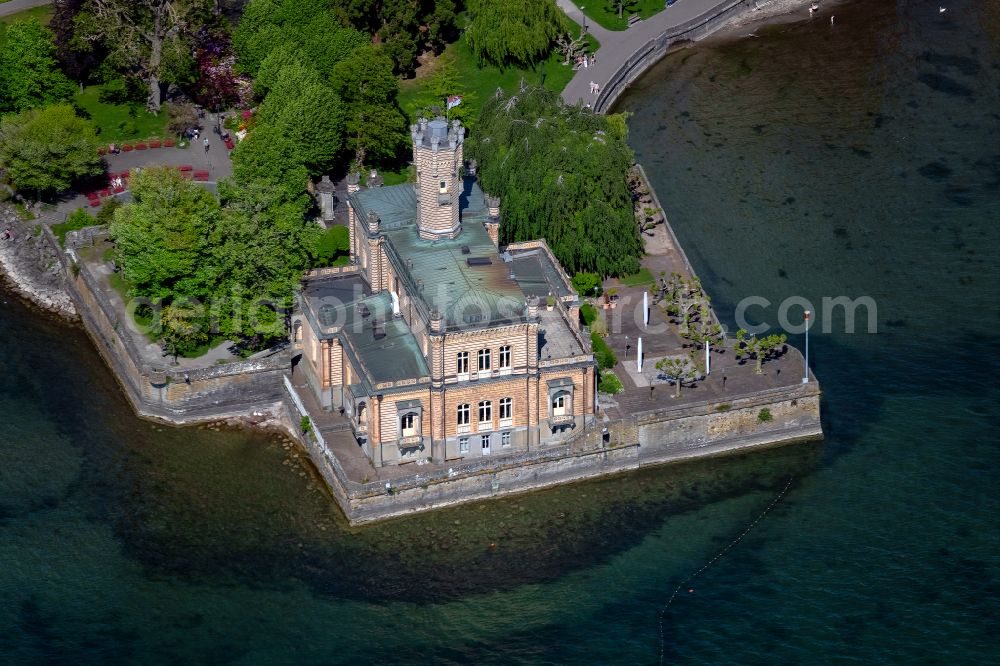 Langenargen from the bird's eye view: Castle of Schloss Montfort on street Untere Seestrasse in Langenargen at Bodensee in the state Baden-Wuerttemberg, Germany