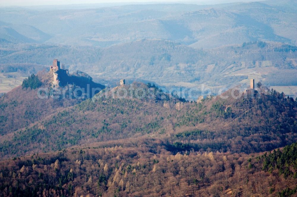 Annweiler am Trifels from the bird's eye view: Castle Trifels in Annweiler am Trifels in the state Rhineland-Palatinate