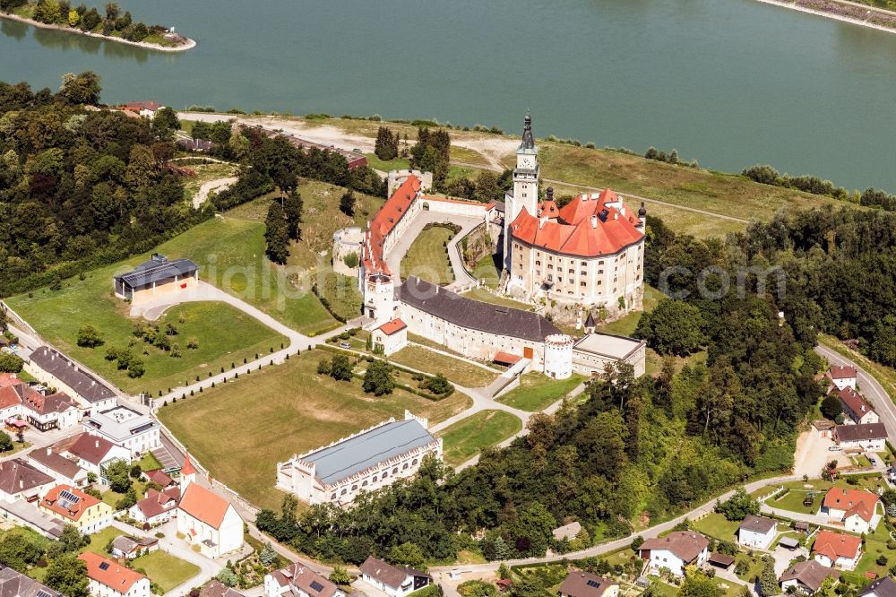 Aerial photograph Wallsee - Castle of Wallsee in Wallsee in Lower Austria, Austria