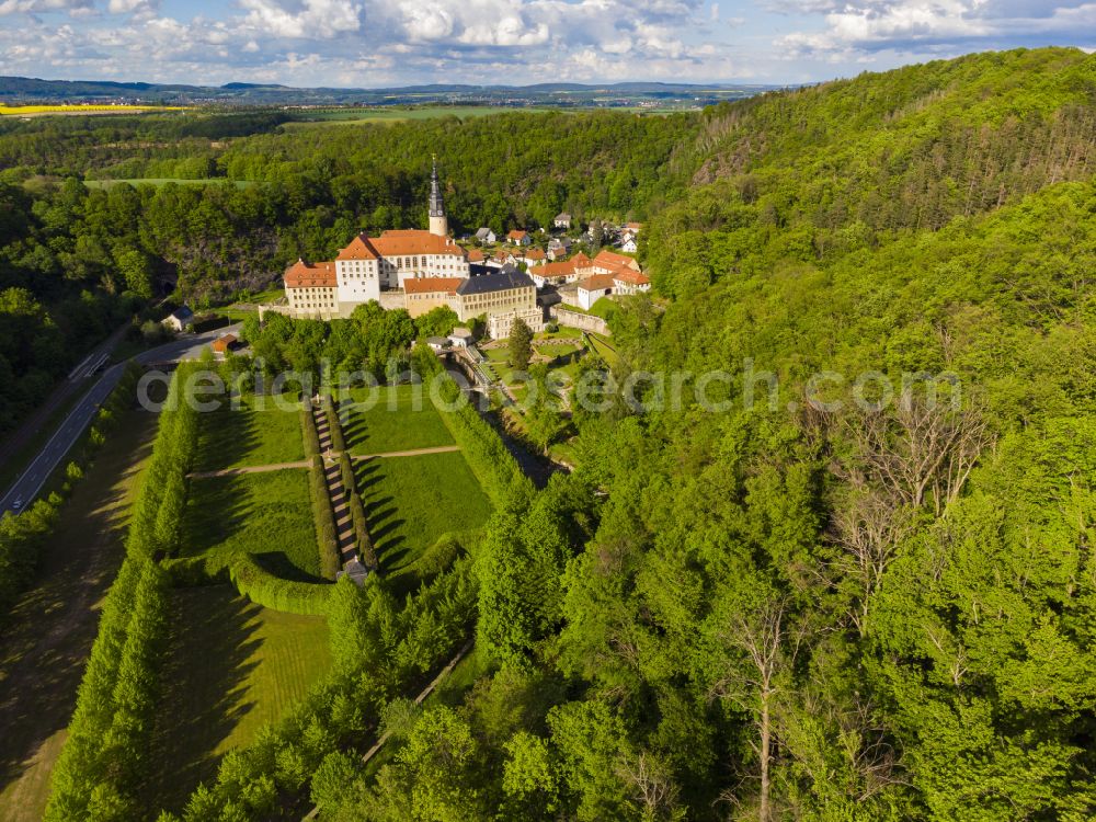 Weesenstein from the bird's eye view: Weesenstein Castle rises on a rocky outcrop above the valley of the Mueglitz about 3 km south of Dohna in the Weesenstein district of the Mueglitztal municipality, in the federal state of Saxony, Germany