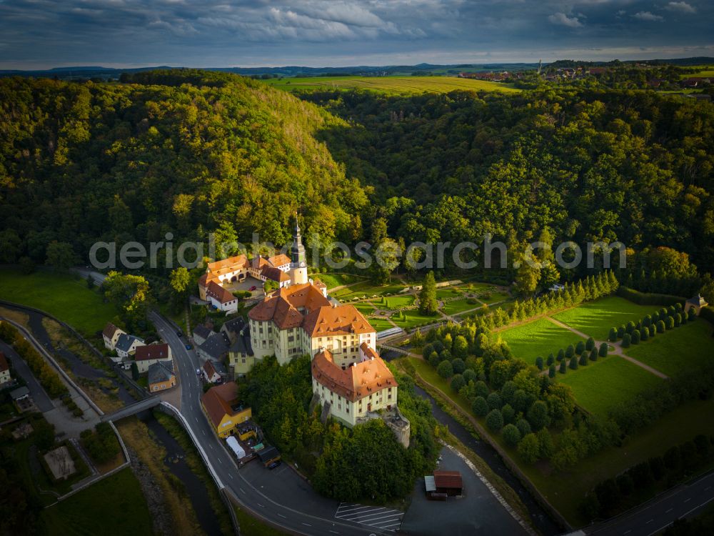 Aerial photograph Weesenstein - Weesenstein Castle rises on a rocky outcrop above the valley of the Mueglitz about 3 km south of Dohna in the Weesenstein district of the Mueglitztal municipality, in the federal state of Saxony, Germany