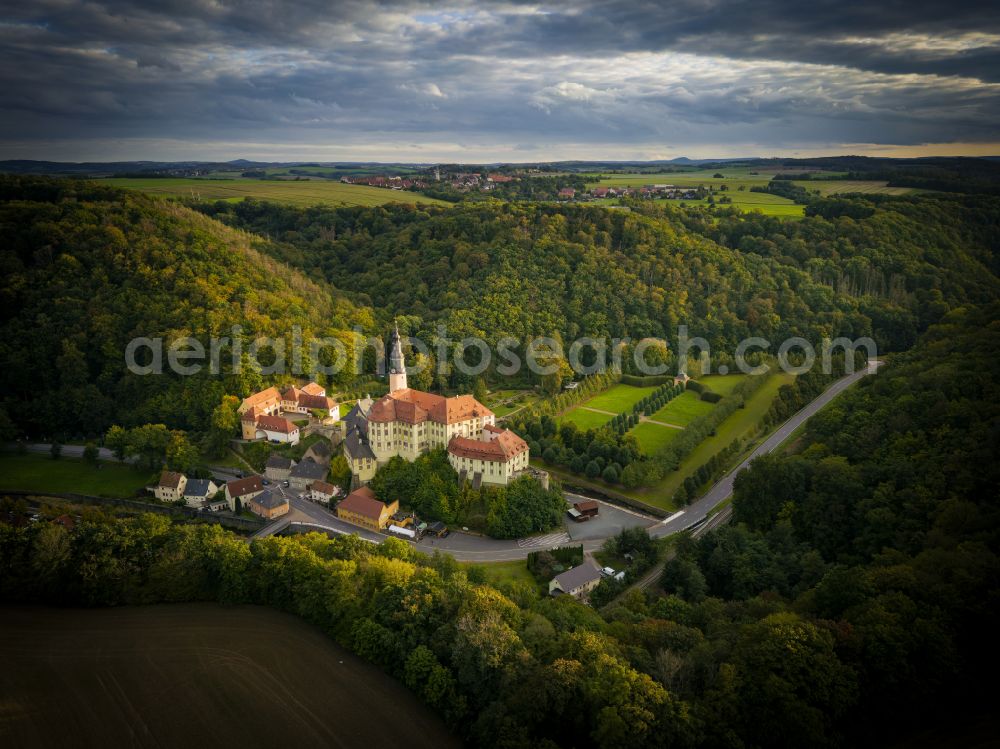 Weesenstein from the bird's eye view: Weesenstein Castle rises on a rocky outcrop above the valley of the Mueglitz about 3 km south of Dohna in the Weesenstein district of the Mueglitztal municipality, in the federal state of Saxony, Germany