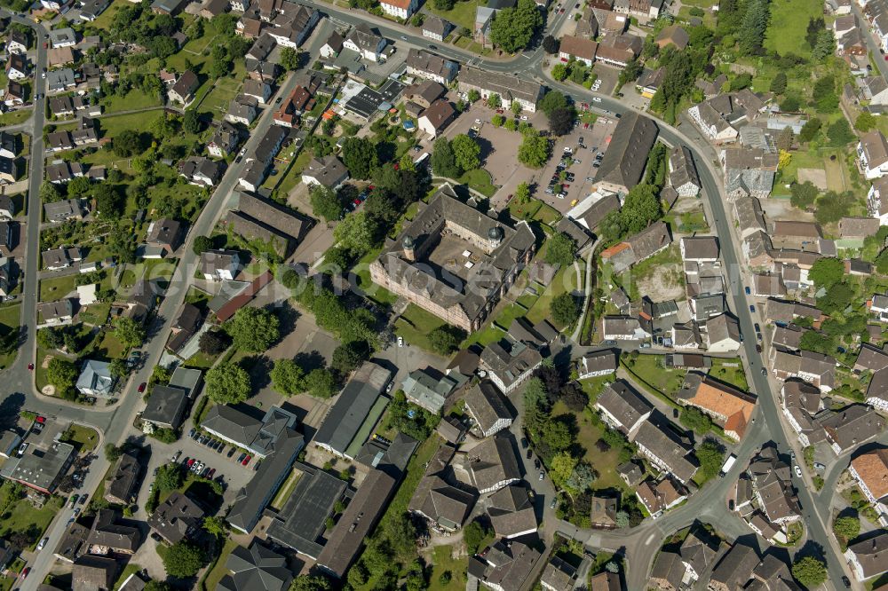 Bevern from the bird's eye view: Castle of Weserrenaissance Schloss Bevern in Bevern in the state Lower Saxony, Germany