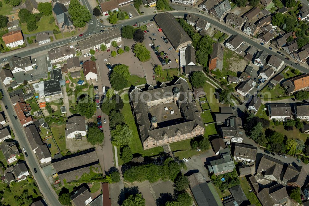 Aerial photograph Bevern - Castle of Weserrenaissance Schloss Bevern in Bevern in the state Lower Saxony, Germany