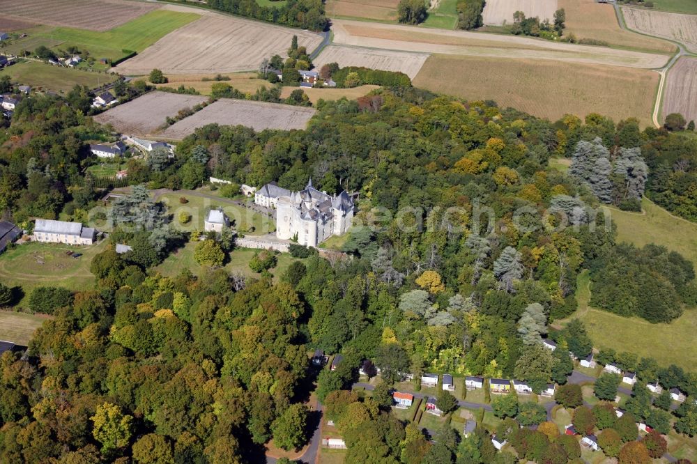 Aerial photograph Coutures - Castle, park and campsite of Chateau Montsabert in the district Montsabert in Coutures in Pays de la Loire, France