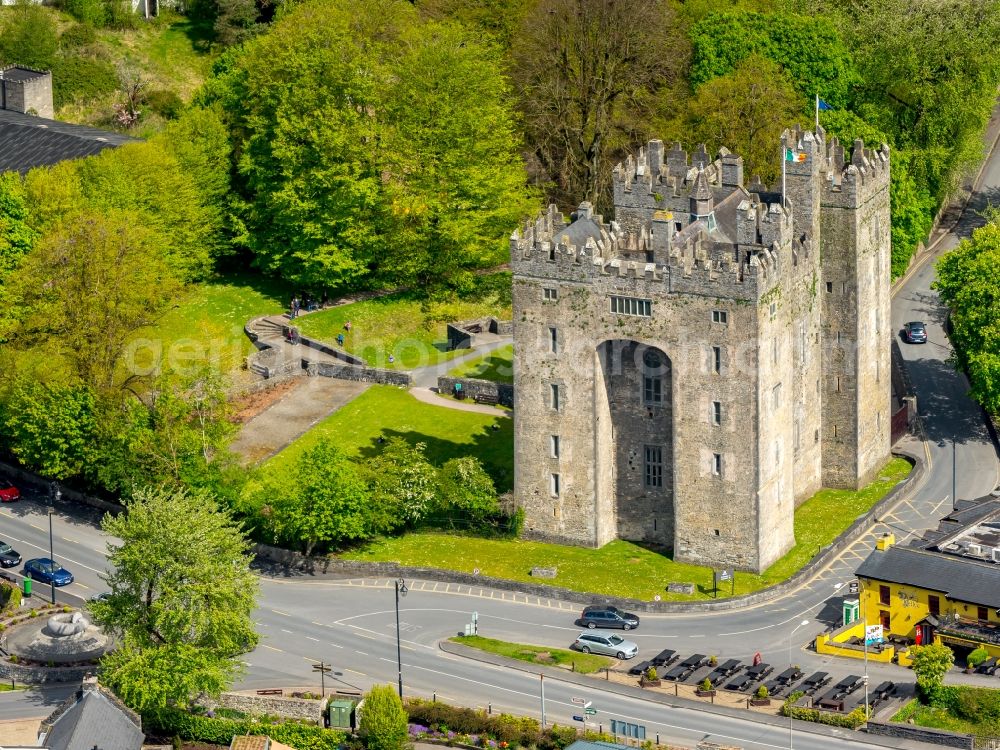 Bunratty from the bird's eye view: Castle of the fortress Bunratty Castle in Bunratty in Clare, Ireland