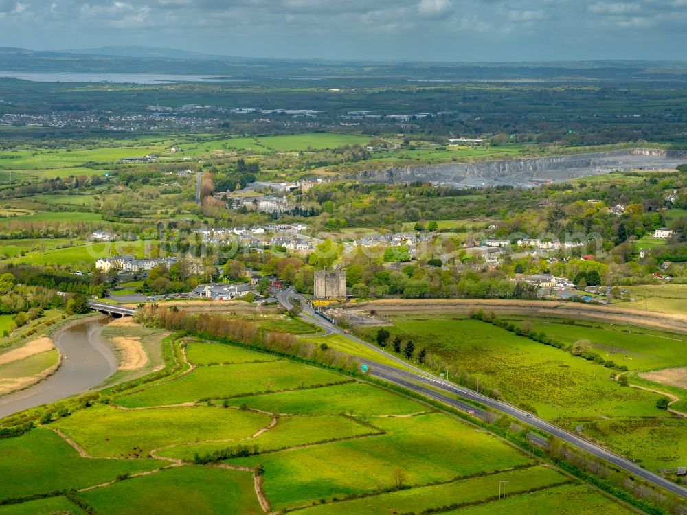 Bunratty from the bird's eye view: Castle of the fortress Bunratty Castle in Bunratty in Clare, Ireland