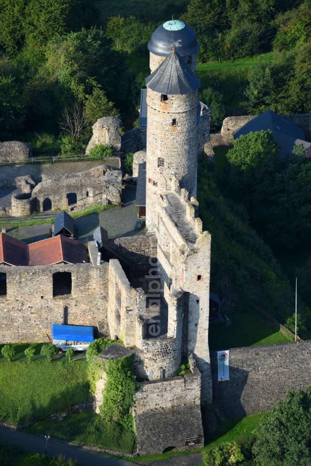 Greifenstein from the bird's eye view: Castle of the fortress Burg Greifenstein in Greifenstein in the state Hesse, Germany