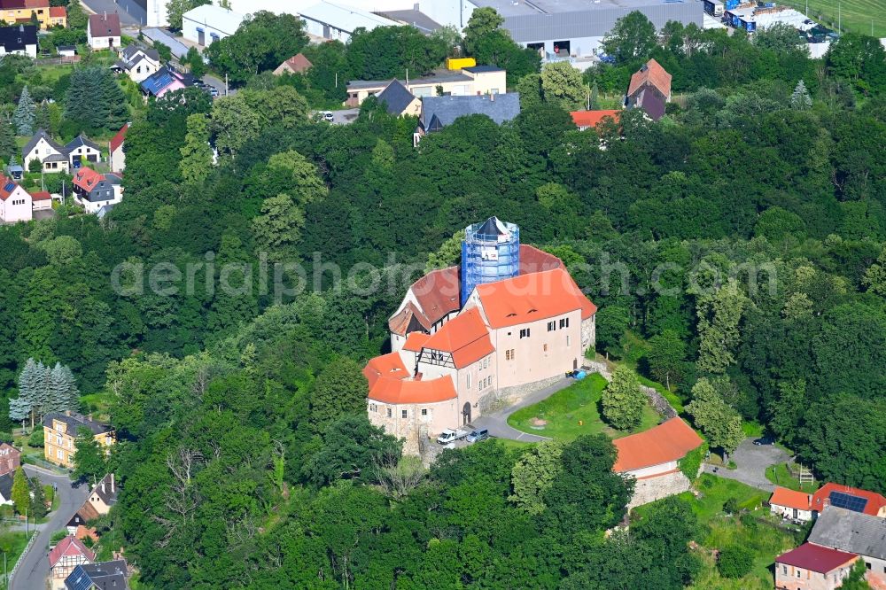 Aerial photograph Schönfels - Castle of the fortress Burg Schoenfels on Burgstrasse in Schoenfels in the state Saxony