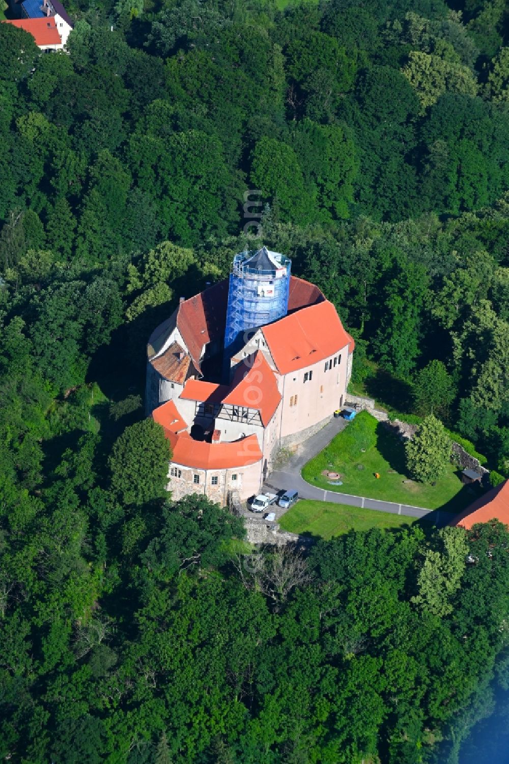 Aerial image Schönfels - Castle of the fortress Burg Schoenfels on Burgstrasse in Schoenfels in the state Saxony