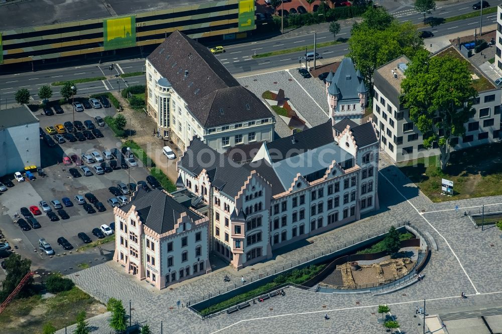 Aerial photograph Dortmund - Fortress Hoerder Burg at the port of the lake Phoenixsee besides the road Fassstrasse in Dortmund in the state North Rhine-Westphalia