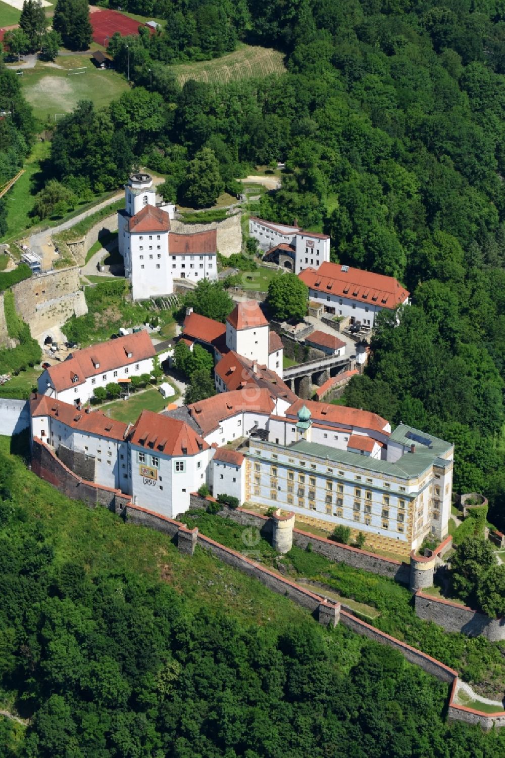 Passau from the bird's eye view: Castle of the fortress Oberhaus in Passau in the state Bavaria, Germany