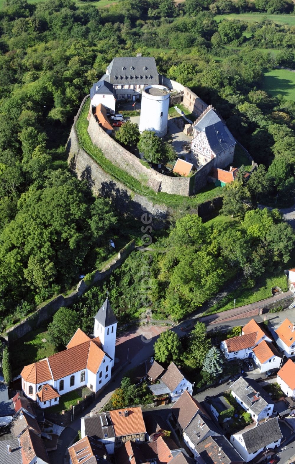 Otzberg from the bird's eye view: Castle of the fortress in the district Hering in Otzberg in the state Hesse, Germany