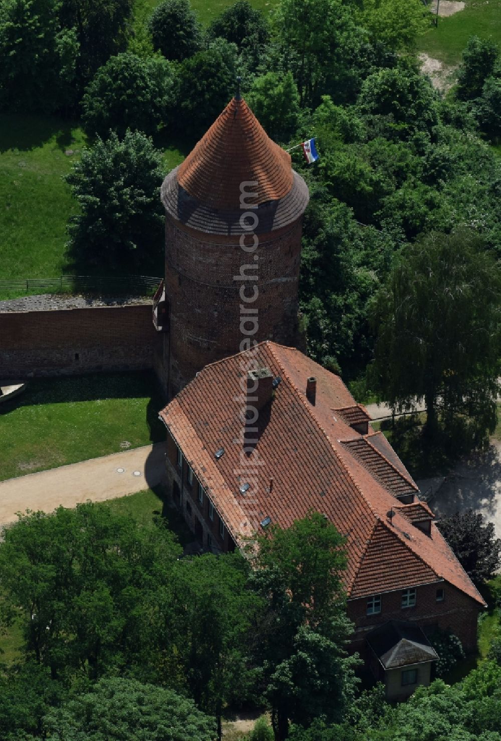 Aerial image Plau am See - Castle of the fortress Plauer Burg on Burgplatz in Plau am See in the state Mecklenburg - Western Pomerania