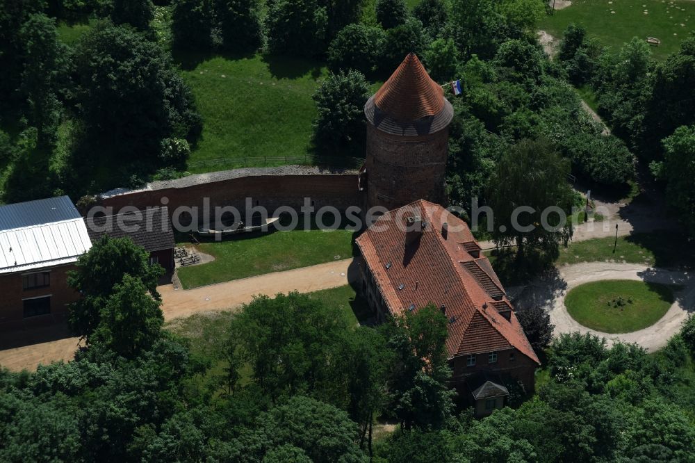 Aerial photograph Plau am See - Castle of the fortress Plauer Burg on Burgplatz in Plau am See in the state Mecklenburg - Western Pomerania