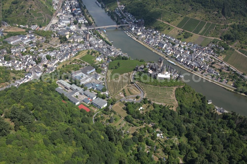 Aerial photograph Cochem - Castle of the fortress Reichsburg Cochem in Cochem in the state Rhineland-Palatinate, Germany