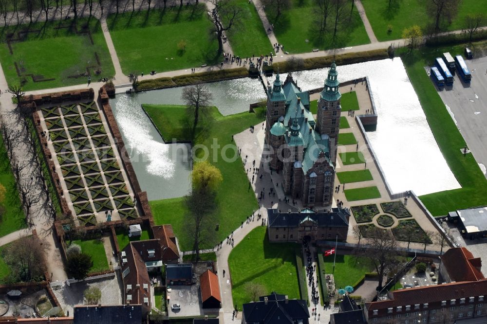 Aerial photograph Kopenhagen - Castle of the fortress Rosenborg Castle Oster Voldgade in Copenhagen in , Denmark