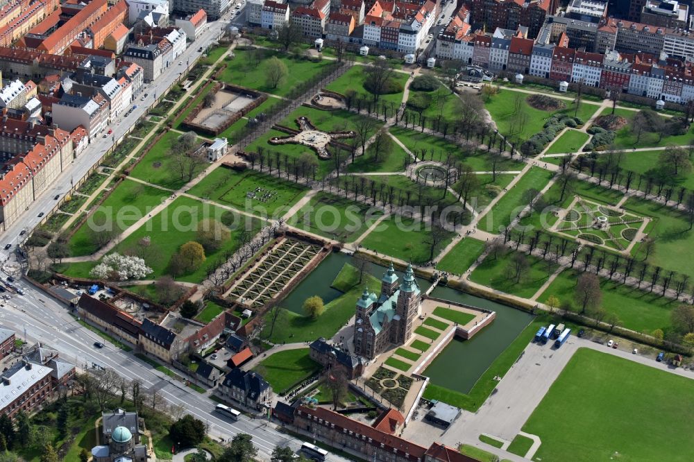 Aerial photograph Kopenhagen - Castle of the fortress Rosenborg Castle Oster Voldgade in Copenhagen in , Denmark