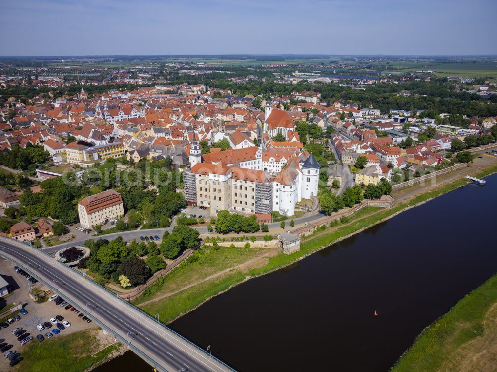 Aerial photograph Torgau - Castle of the fortress Schloss und Schlosskirche Hartenfels in Torgau in the state Saxony