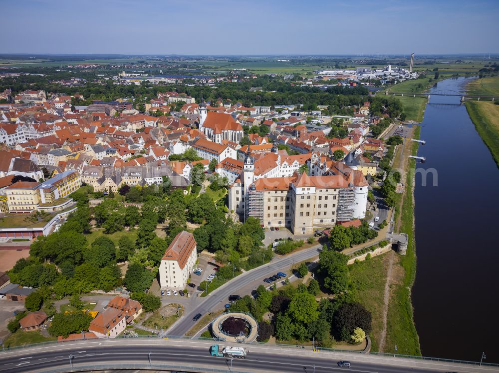 Torgau from the bird's eye view: Castle of the fortress Schloss und Schlosskirche Hartenfels in Torgau in the state Saxony