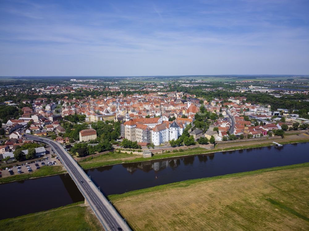 Aerial photograph Torgau - Castle of the fortress Schloss und Schlosskirche Hartenfels in Torgau in the state Saxony