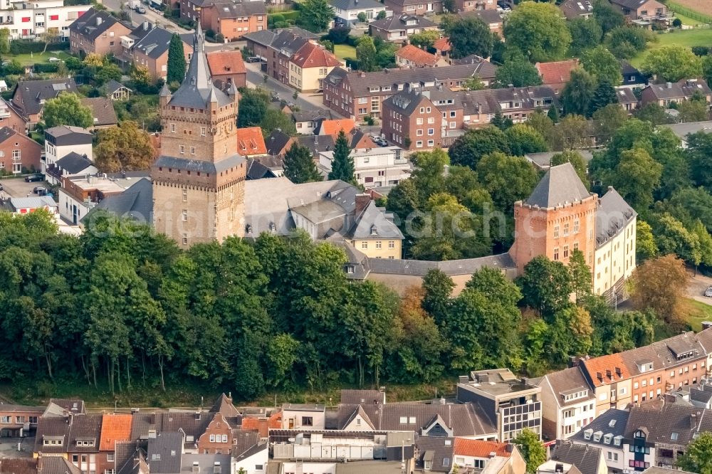 Aerial image Kleve - Castle of the fortress Schwanenburg on Schlossberg in Kleve in the state North Rhine-Westphalia, Germany