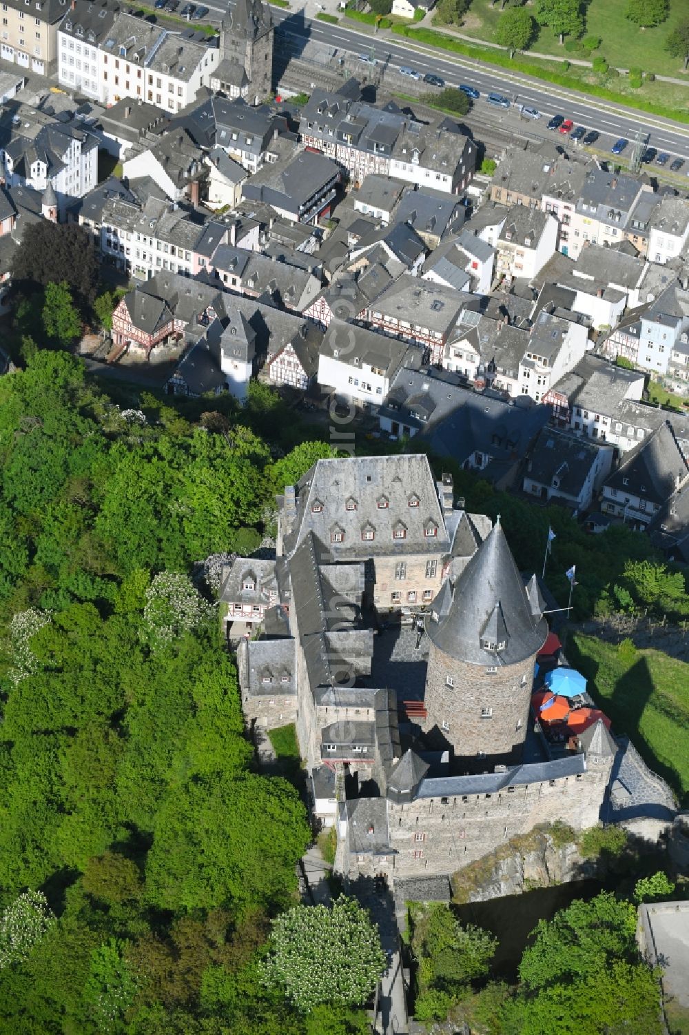 Aerial image Bacharach - Castle of the fortress Stahleck in Bacharach in the state Rhineland-Palatinate, Germany